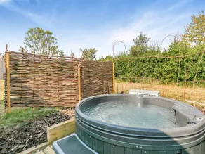 Cottage avec jardin et jacuzzi | Vue rivière - Image 2