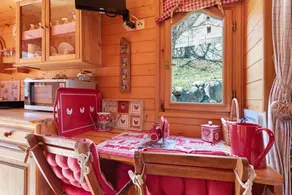 Roulotte Gentiane – Unique Mountain Retreat in Gavarnie - Image 5