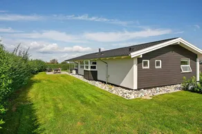 Fully equipped house with garden & terrace - Image 5