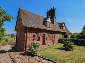 Family-friendly cottage with garden | Pet-friendly - Image 2