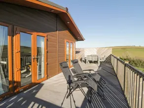 Cottage with terrace, garden & pool - Image 2