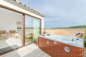 Chalet with hot tub & terrace - Image 3