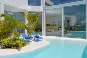 Beautiful holiday apartment with terrace, heated pool & garden - Image 5