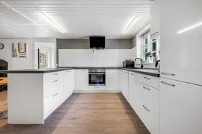 House with jacuzzi, BBQ & terrace - Image 4