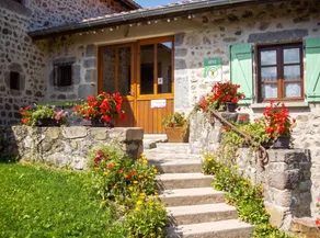 Fully equipped spacious holiday home with garden, barbeque & terrace | Garden view - Image 5