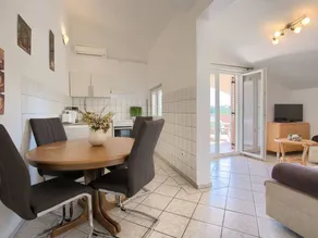 Apartamento vacacional con jardín - Image 5