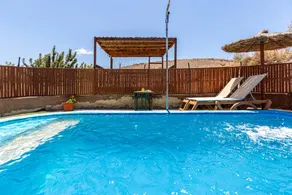 Apartment with terrace, pool & garden | Mountain view - Image 3