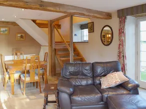 Family-oriented wonderful cottage with garden - Image 4