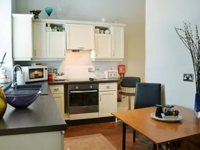Child-friendly cottage with garden - Image 4