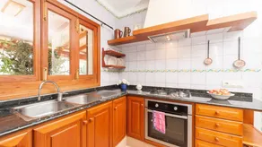 Holiday apartment with pool, garden & barbecue - Image 5