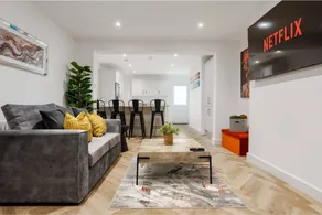Riverside Flat | Near Park | Free Parking - Image 2