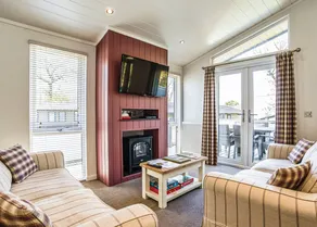 Chalet with hot tub & terrace - Image 2