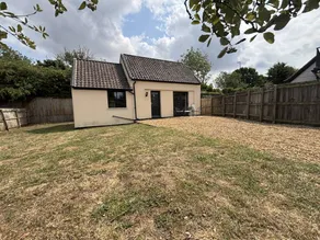 Cottage with garden - Image 2