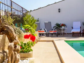 Villa with terrace, BBQ & garden - Image 4