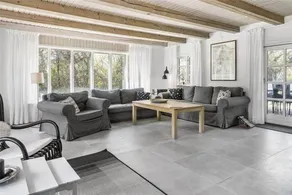 Children-friendly holiday home with terrace & barbecue - Image 2