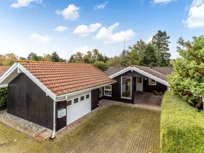 Holiday home with terrace & BBQ - Image 5