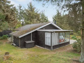 Holiday home with terrace - Image 5