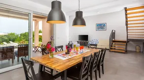 Villa with barbecue, terrace & private pool - Image 5