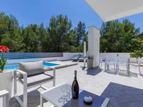 Fully equipped nice house with garden, private pool & terrace - Image 2