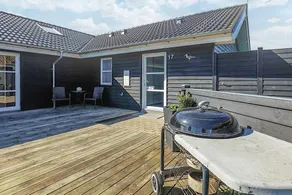 Holiday home with sauna, terrace & garden - Image 3