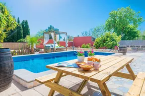 Villa with private pool, terrace & garden - Image 3