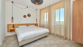 Apartment with terrace & pool - Image 3