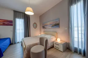 Dedicated room with terrace - Image 4