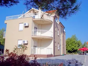 Schöne Ferienwohnung mit Terrasse und Garten - Image 2