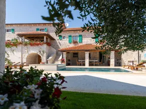 Beautiful stone villa with private pool and fenced yard - pets are welcome - Image 3