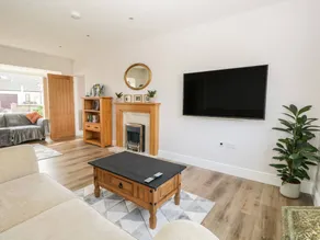 Cottage with garden - Image 3