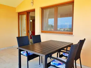 Flat with garden, terrace & barbeque | Sea view - Image 3