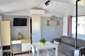 Fully equipped chalet with garden, pool & terrace - Image 2