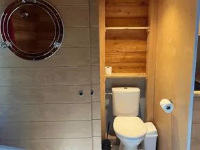 Mobile home with pool - Image 3