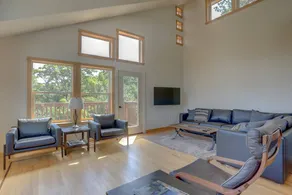 Holiday home with terrace & jacuzzi | City view - Image 3