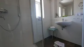 Holiday apartment with garden, terrace & barbeque - Image 5