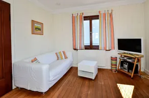 Holiday Home 'Kunterbunt' with Private Terrace, Shared Garden and Wi-Fi - Image 3