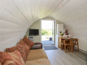 Family-oriented cottage with jacuzzi & garden | Pet-friendly - Image 4