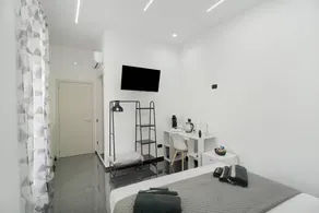 Black and White Guesthouse - Image 3