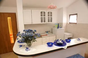 Holiday apartment with terrace & barbeque | Sea view - Image 4