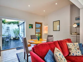 Charming holiday home with terrace | Beach nearby - Image 3