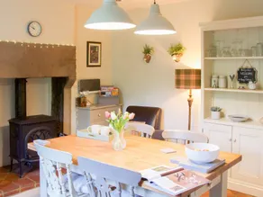 Cottage with garden - Image 2