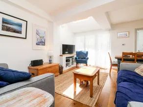 Cottage with garden - Image 3