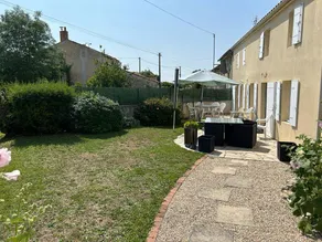 Fully equipped spacious holiday home with barbeque & garden | Lake view | Pets are welcome - Image 2
