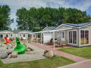 Holiday home with terrace & garden - Image 3