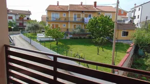 Holiday apartment with garden - Image 4