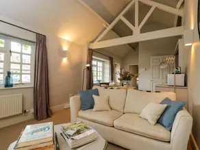 Cottage with garden - Image 2