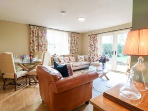 Family-friendly lovely cottage with garden - Image 5