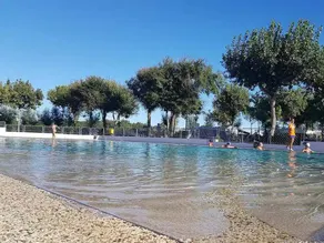 Mobil-home avec piscine - Image 3