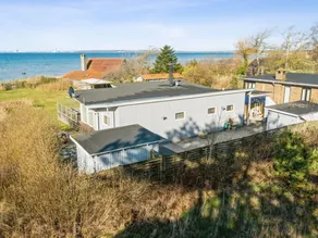 Child-friendly holiday home with barbeque & terrace | Sea view | Pet-friendly - Image 3