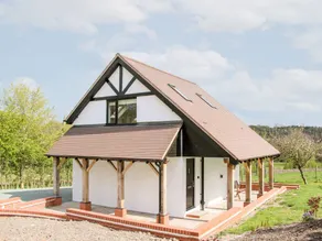 Cottage with garden - Image 2